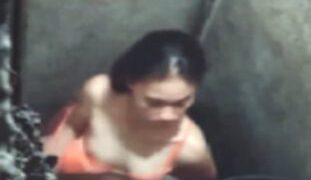 Danna garcel binisohan sa banyo