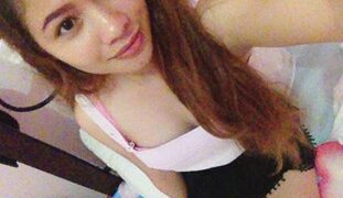 Di nakatiis tinira na sa loob ng sasakyan